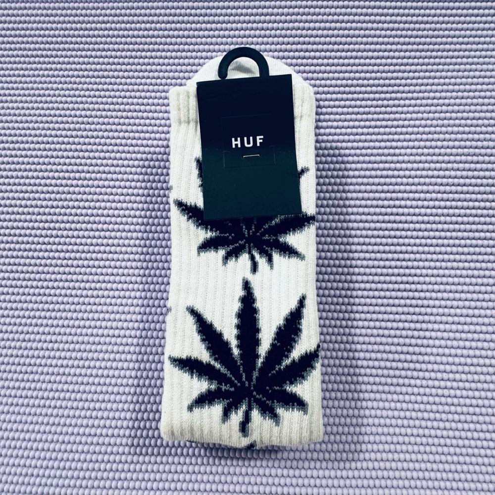 Zumiez White and Black Leaf Pattern Socks